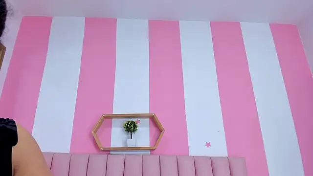 ISABELLA 020 online show from 02.05.26