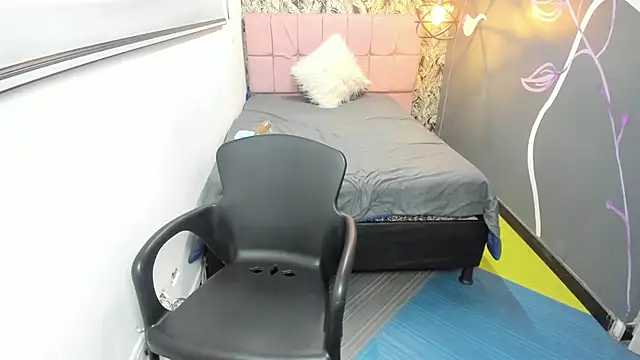 Snapshot of EmmaaEvans_ chatting on 01.17.25 EmmaaEvans online show from 01.17.25