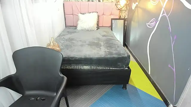 Snapshot of EmmaaEvans_ chatting on 01.27.25 EmmaaEvans online show from 01.27.25