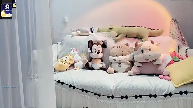 AKiKi711 online show from 09.24.25