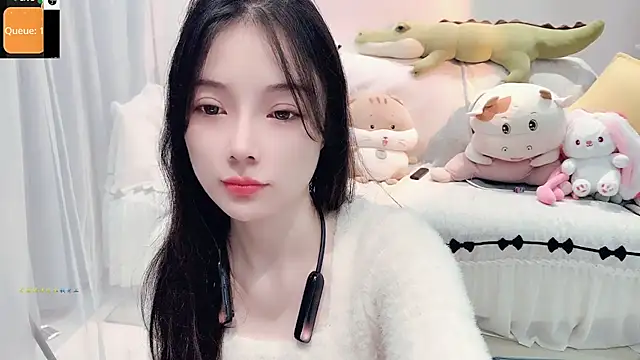 AKiKi711 online show from 10.23.25