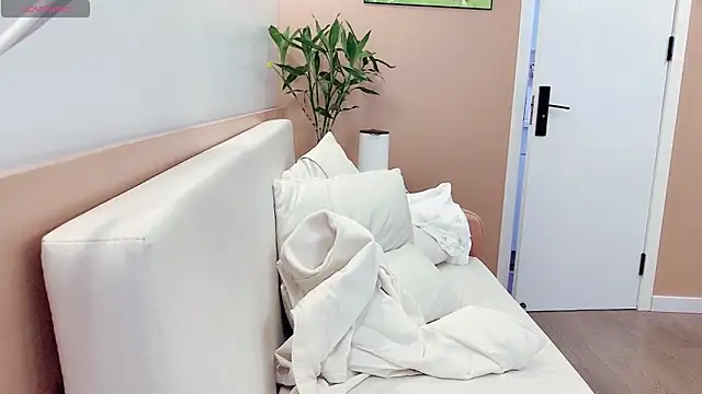 AKiKi711 online show from 02.16.26