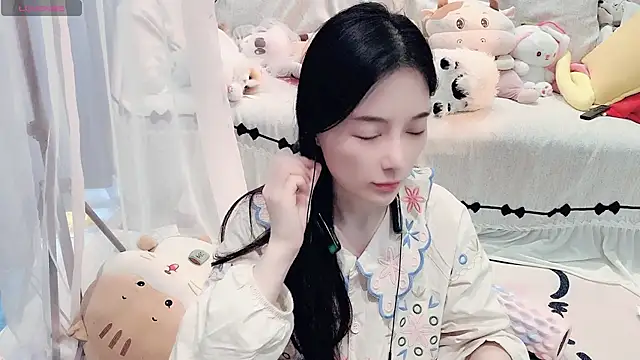Snapshot of AKiKi711 chatting on 06.14.26 AKiKi711 online show from 06.14.26