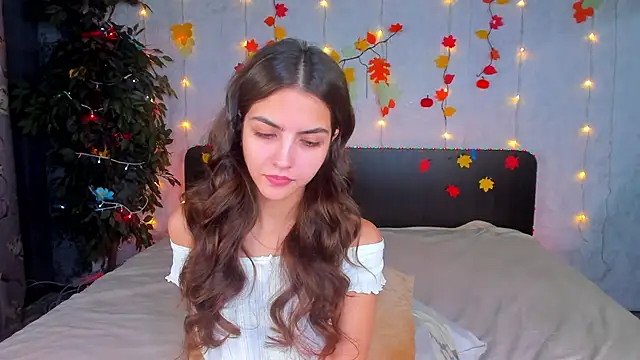 Milana Crystal  online show from 11.17.25