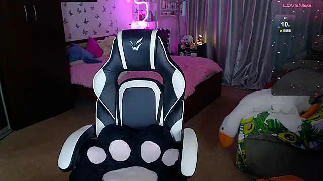 Sidney blush online show from 02.17.26