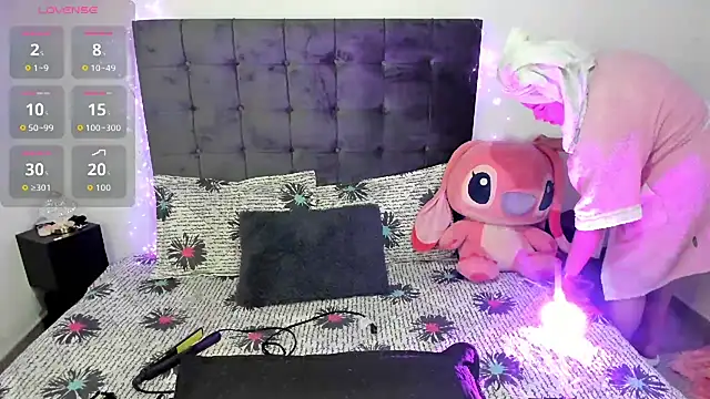 Snapshot of Kylie2211 chatting on 10.29.25 Kylie2211 online show from 10.29.25