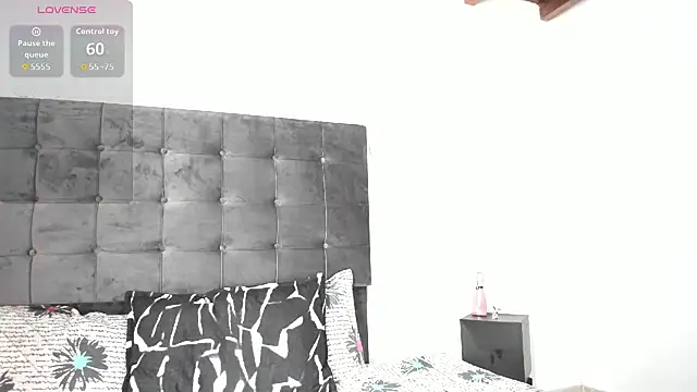 Snapshot of Kylie2211 chatting on 11.13.25 Kylie2211 online show from 11.13.25