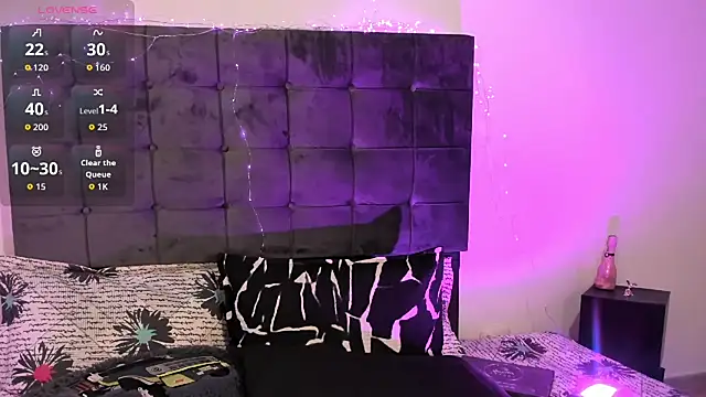 Snapshot of Kylie2211 chatting on 11.15.25 Kylie2211 online show from 11.15.25