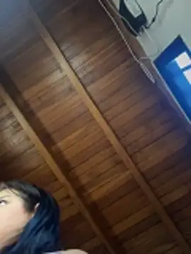 Snapshot of Kylie2211 chatting on 11.21.25 Kylie2211 online show from 11.21.25