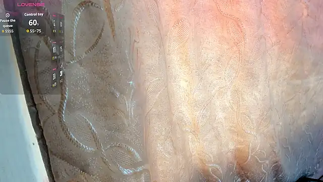 Snapshot of Kylie2211 chatting on 12.13.25 Kylie2211 online show from 12.13.25