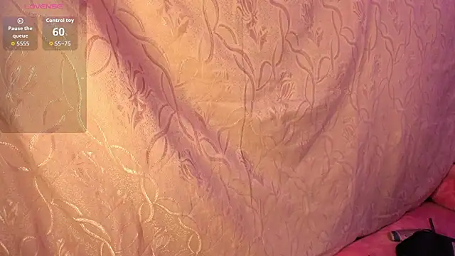 Snapshot of Kylie2211 chatting on 12.15.25 Kylie2211 online show from 12.15.25