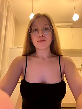 Eva Weyne online show from 09.18.25