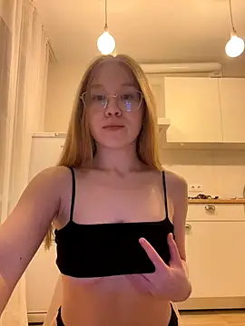 Eva Weyne online show from 11.16.25