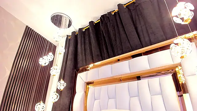 Snapshot of SarayRoyse chatting on 03.20.25 SarayRoyse online show from 03.20.25