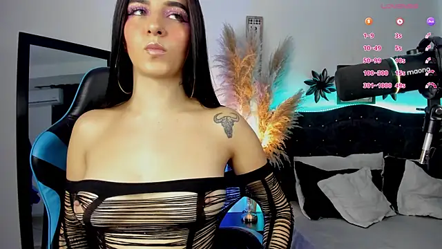 Snapshot of devlin_violett chatting on 03.07.25 devlin violett online show from 03.07.25