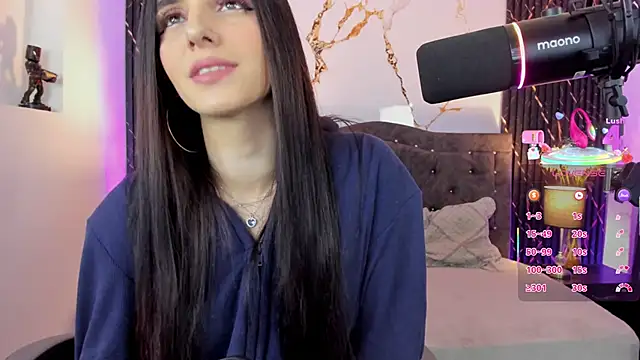 Snapshot of devlin_violett chatting on 11.02.25 devlin violett online show from 11.02.25