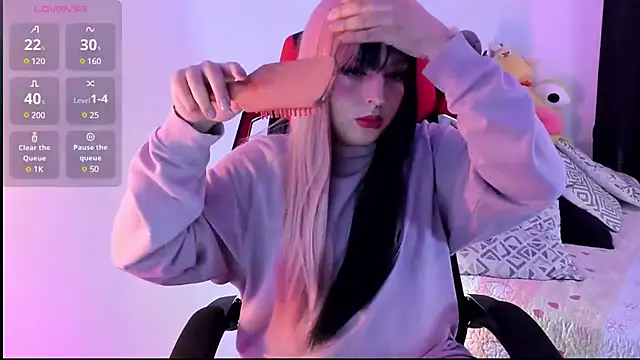 Snapshot of _Skie_ chatting on 02.07.25 Skie online show from 02.07.25