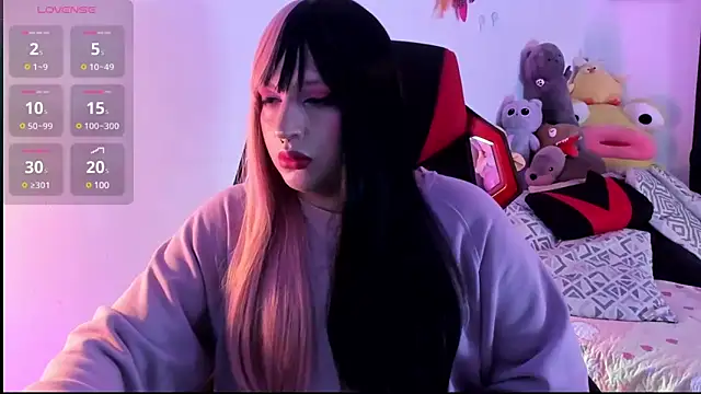 Snapshot of _Skie_ chatting on 02.07.25 Skie online show from 02.07.25