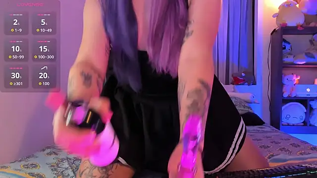 Snapshot of _Skie_ chatting on 10.23.25 Skie online show from 10.23.25