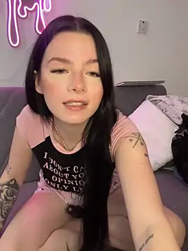 Snapshot of RoxiBlack chatting on 04.16.26 RoxiBlack online show from 04.16.26