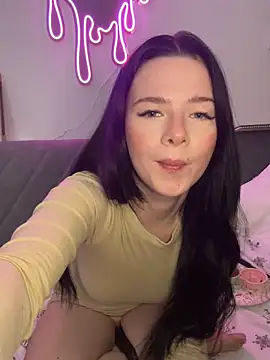 Snapshot of RoxiBlack chatting on 04.17.26 RoxiBlack online show from 04.17.26