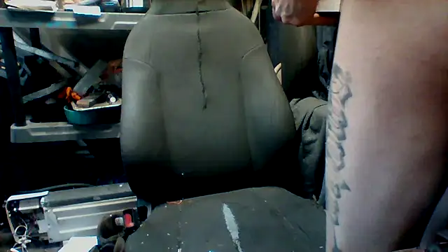 Snapshot of Aaronbp chatting on 12.01.25 Aaronbp online show from 12.01.25