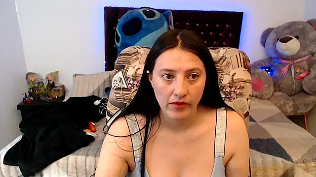 Snapshot of Lorenahot_06 chatting on 04.22.26 Lorenahot 06 online show from 04.22.26