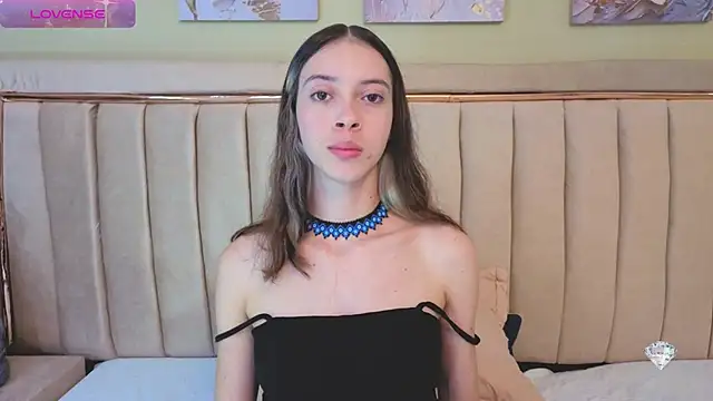 sophiia grey 1 online show from 10.25.25