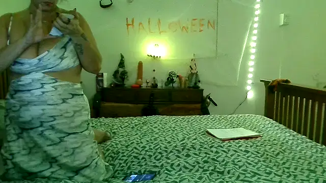 ExoticVibes69 online show from 10.17.25