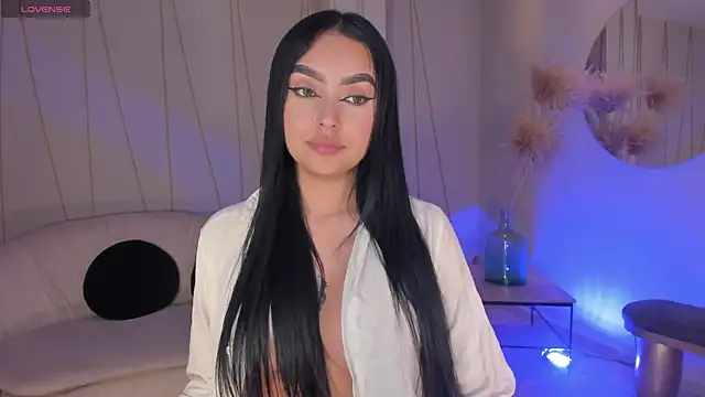 Snapshot of sarawinstone chatting on 03.01.25 sarawinstone online show from 03.01.25