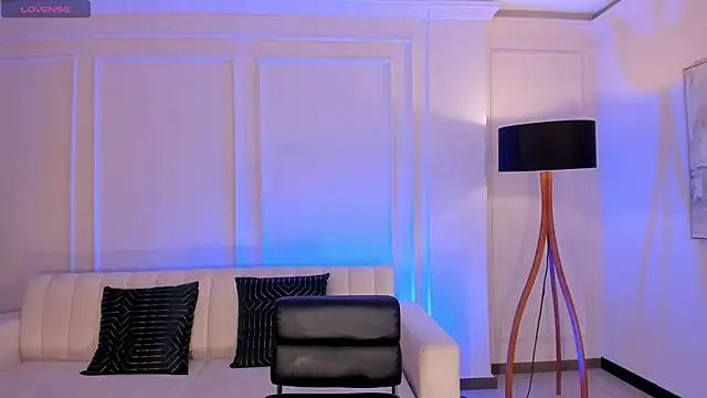 Snapshot of sarawinstone chatting on 03.20.25 sarawinstone online show from 03.20.25