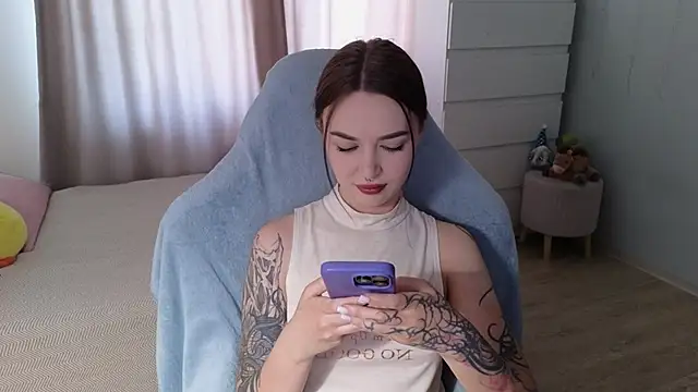 Snapshot of kate_leoo chatting on 05.23.26 kate leoo online show from 05.23.26