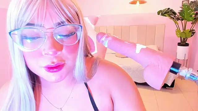 Snapshot of Red_lady chatting on 03.04.25 Red lady online show from 03.04.25