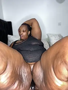 MsWhiteChocolatte online show from 02.20.26