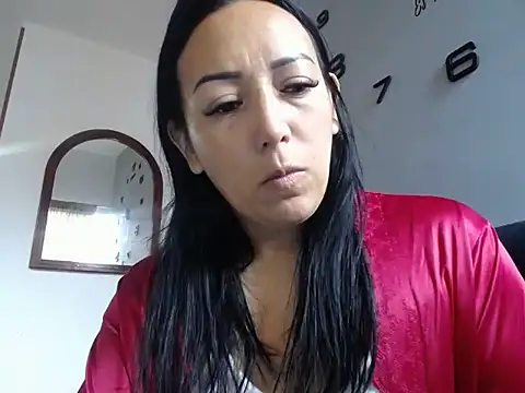 Snapshot of Laura_martin_ chatting on 05.06.26 Laura martin online show from 05.06.26