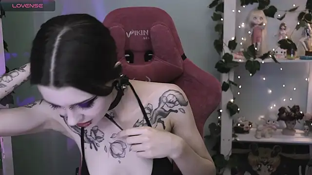 prettybones online show from 08.08.26