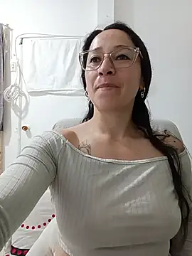 Snapshot of emilypoppy3 chatting on 07.12.26 emilypoppy3 online show from 07.12.26
