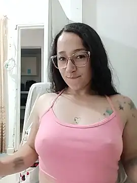 Snapshot of emilypoppy3 chatting on 07.14.26 emilypoppy3 online show from 07.14.26