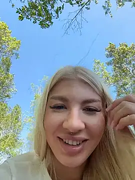 Snapshot of NewLale chatting on 06.05.26 NewLale online show from 06.05.26