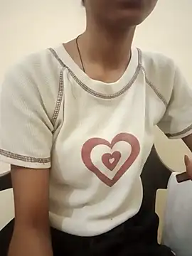 Snapshot of Kumkum_36 chatting on 10.13.25 Kumkum 36 online show from 10.13.25