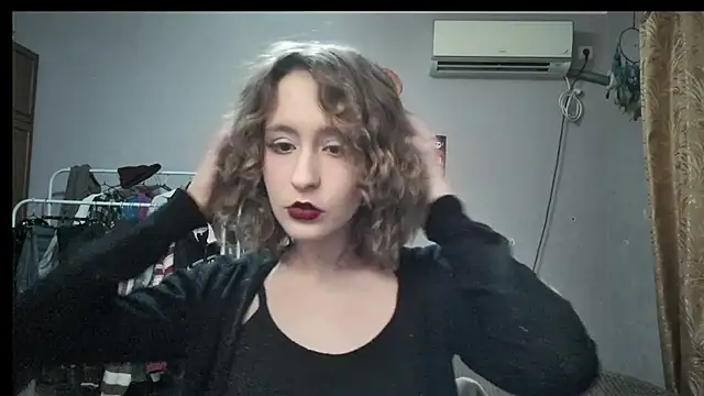 Snapshot of JoannaTompson chatting on 12.13.24 JoannaTompson online show from 12.13.24