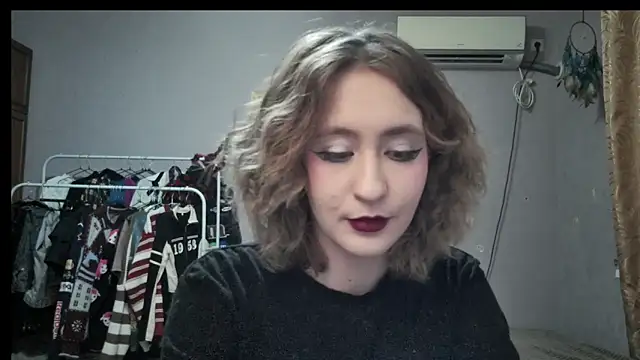 Snapshot of JoannaTompson chatting on 12.15.24 JoannaTompson online show from 12.15.24