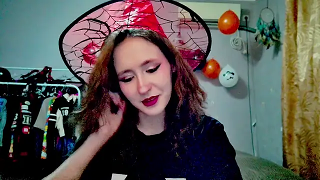 Snapshot of JoannaTompson chatting on 10.18.25 JoannaTompson online show from 10.18.25