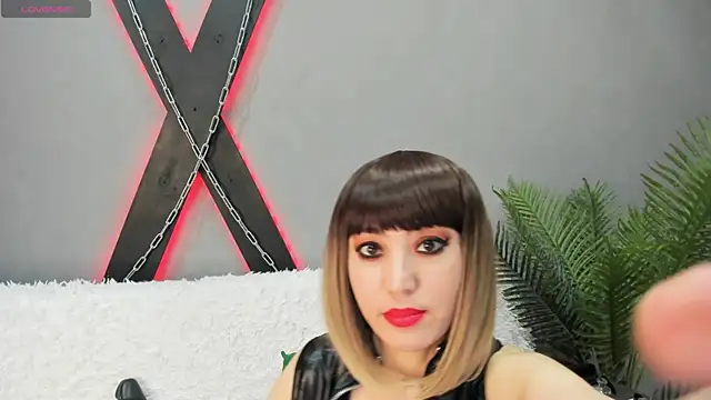 Snapshot of DaisyMun chatting on 03.23.25 DaisyMun online show from 03.23.25