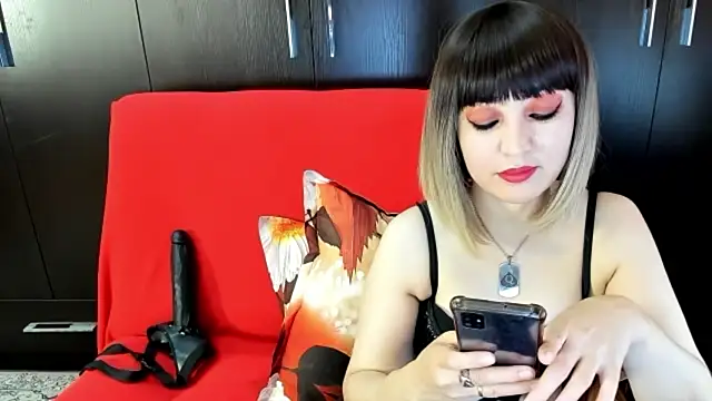 Snapshot of DaisyMun chatting on 06.05.26 DaisyMun online show from 06.05.26