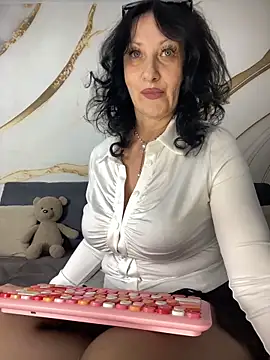 Katie-n online show from 10.29.25