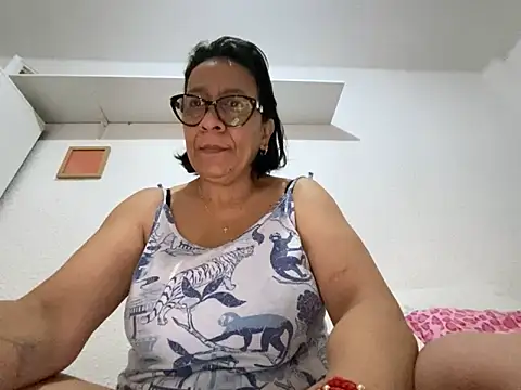 Snapshot of sweeviolet chatting on 05.29.26 sweeviolet online show from 05.29.26
