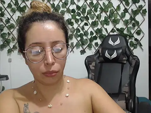 Snapshot of jeiana4u chatting on 04.28.26 jeiana4u online show from 04.28.26