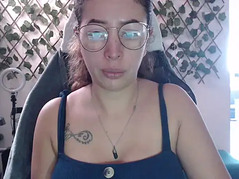 Snapshot of jeiana4u chatting on 05.18.26 jeiana4u online show from 05.18.26