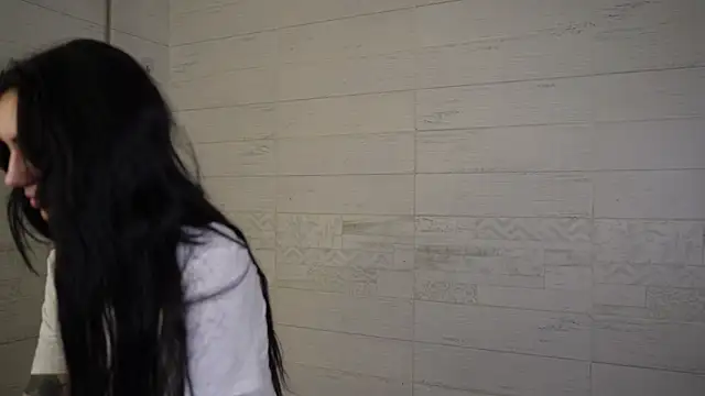 Snapshot of LindaWarners chatting on 10.05.25 LindaWarners online show from 10.05.25